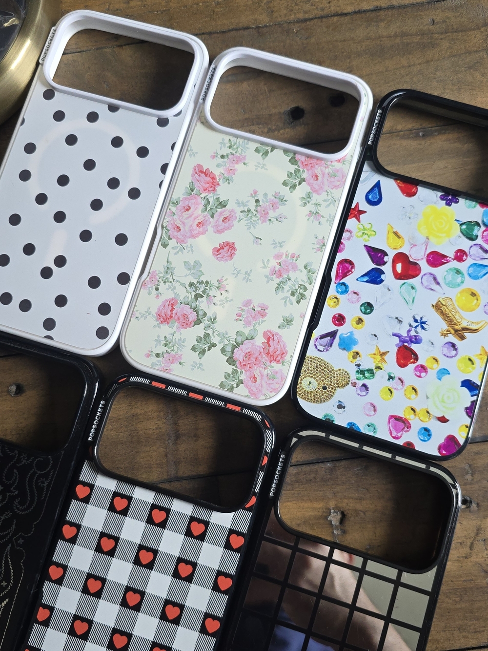 Popsocket iPhone 17 Pro Max cases.